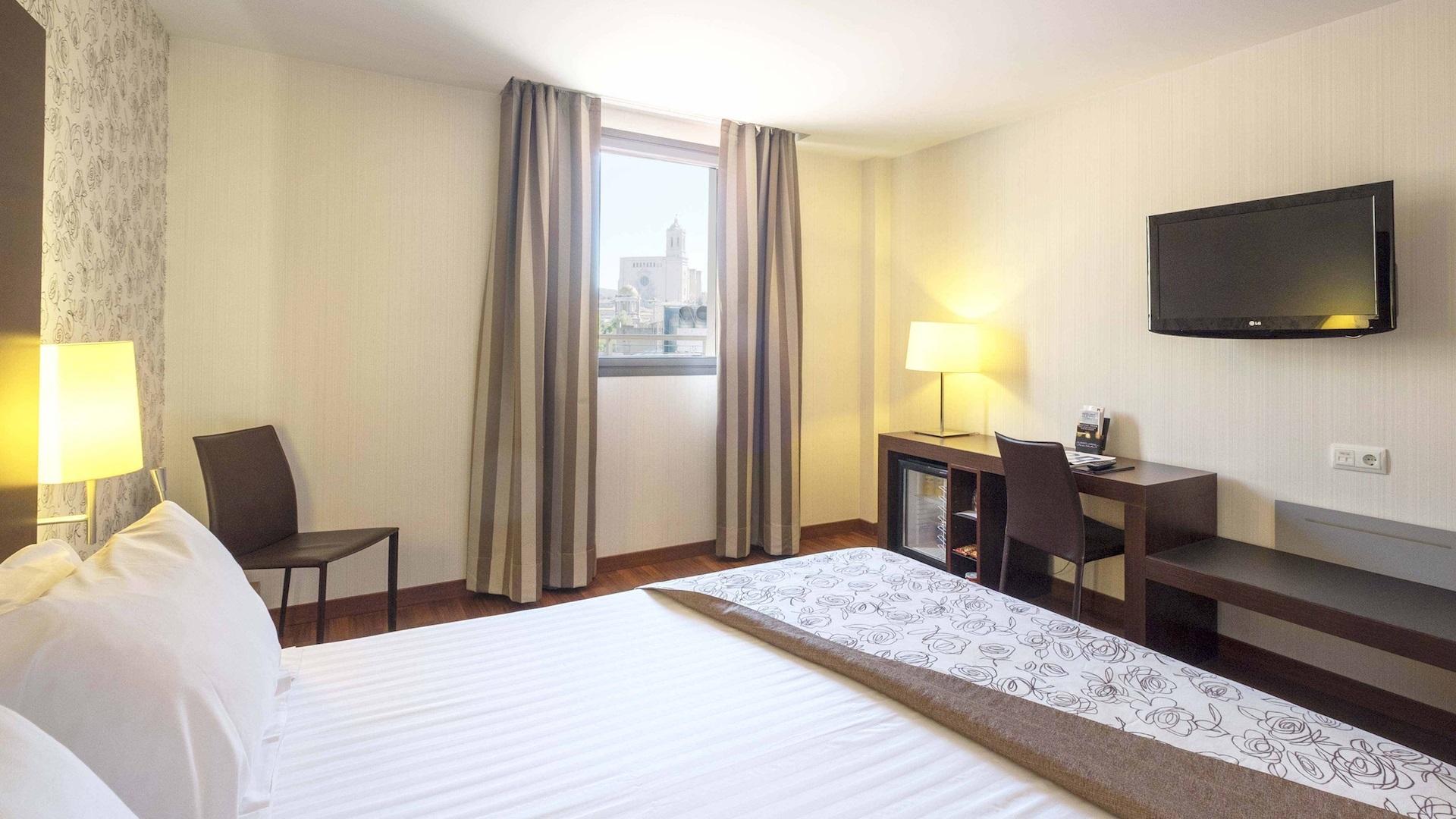 Hotel Gran Ultonia Жирона Экстерьер фото